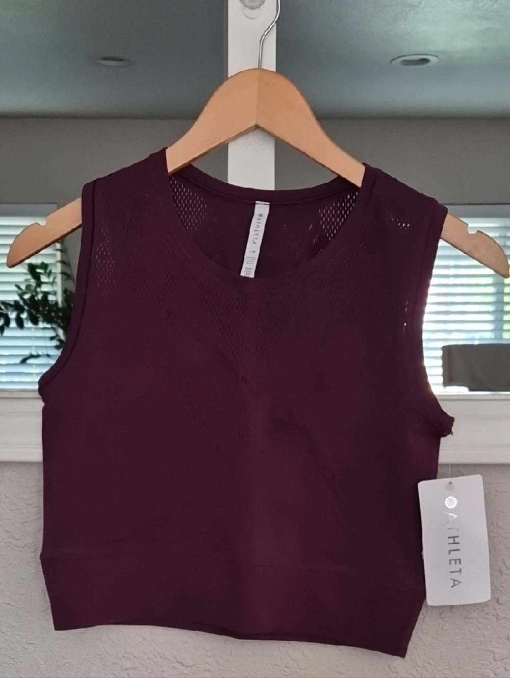 Athleta Plum Sleeveless Cropped Workout Tank "Ujjayi" Sz. L/XL